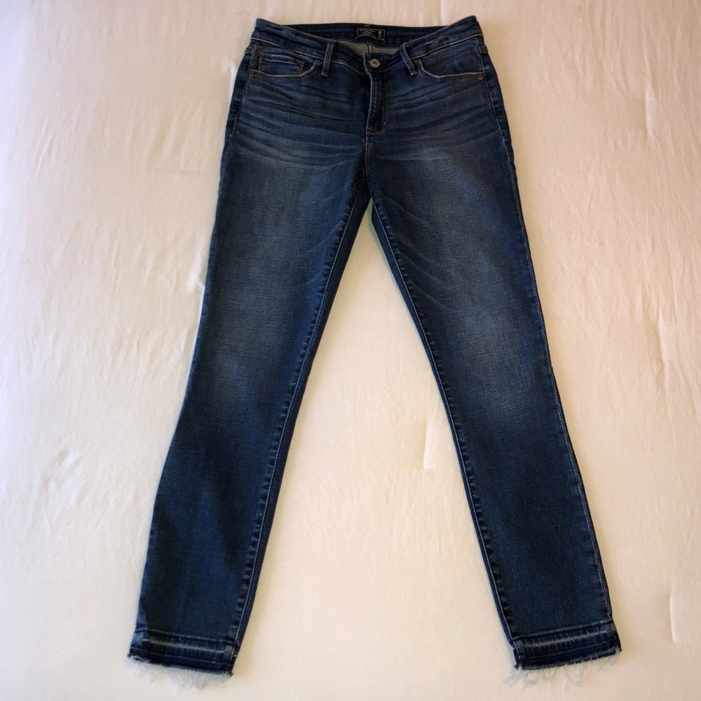 Abercrombie & Fitch Frayed Ankle Skinny Jeans